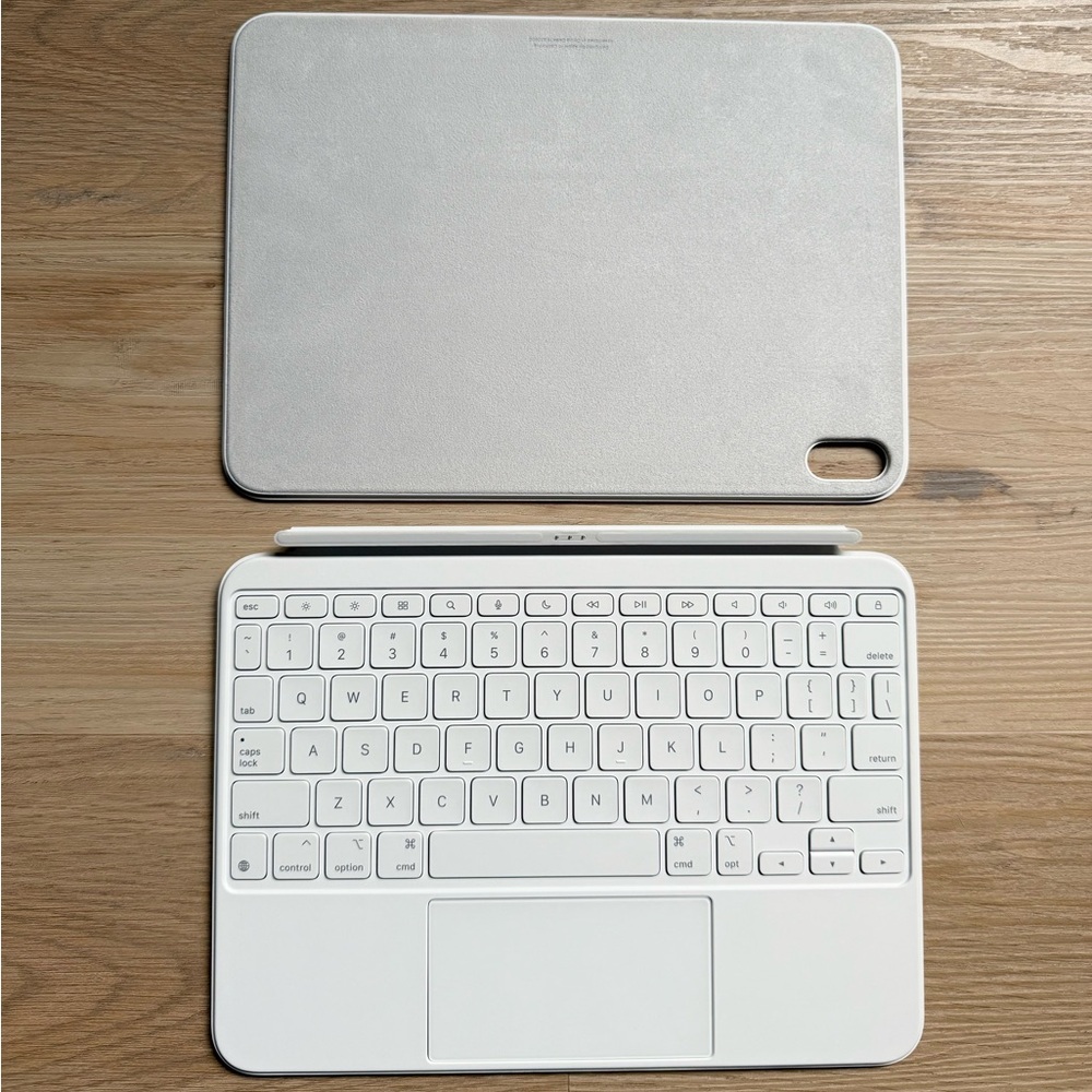 APPLE Magic Keyboard Folio for iPad (10th Generation)